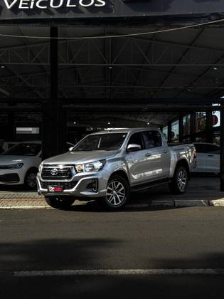TOYOTA HILUX 2.7 SR 4X2 CD 16V FLEX 4P AUTOMÁTICO TOYOTA HILUX 2.7 SR 4X2 CD 16V FLEX 4P AUTOMÁTICO